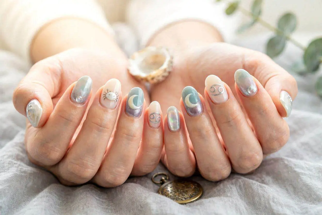 180+ Zodiac Nails Ideas for Every Star Sign in 2026 5 Cancer Nail Ideas