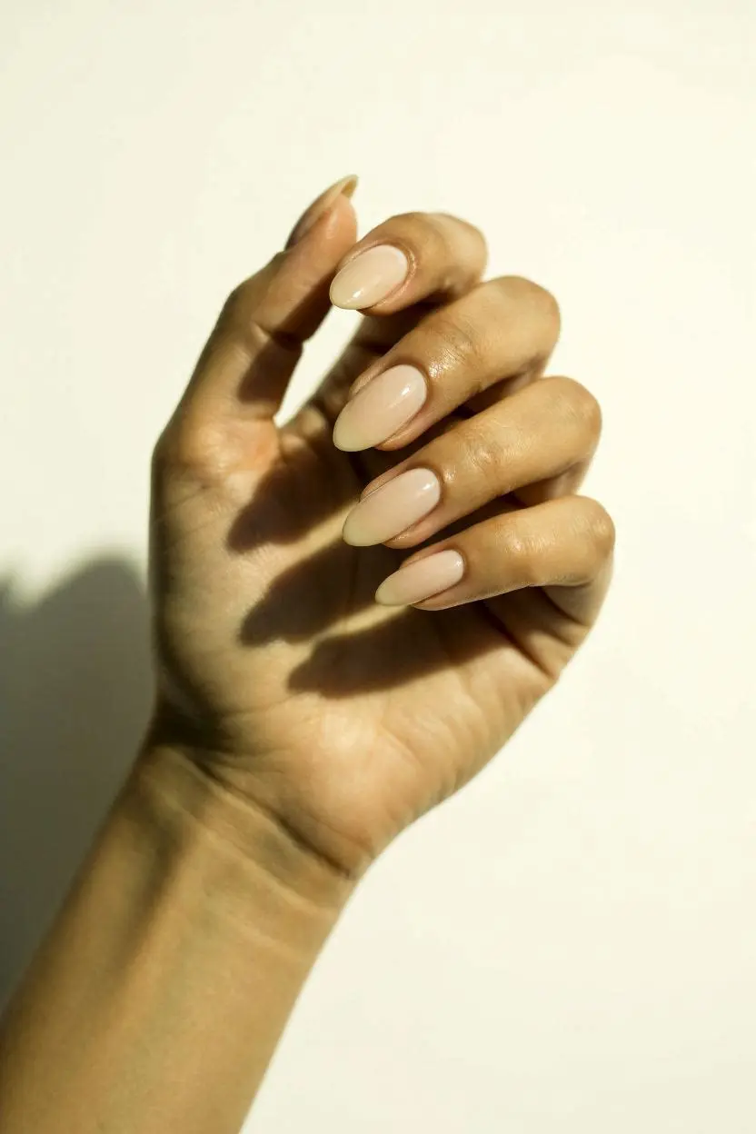 small luxury nail salon design​

