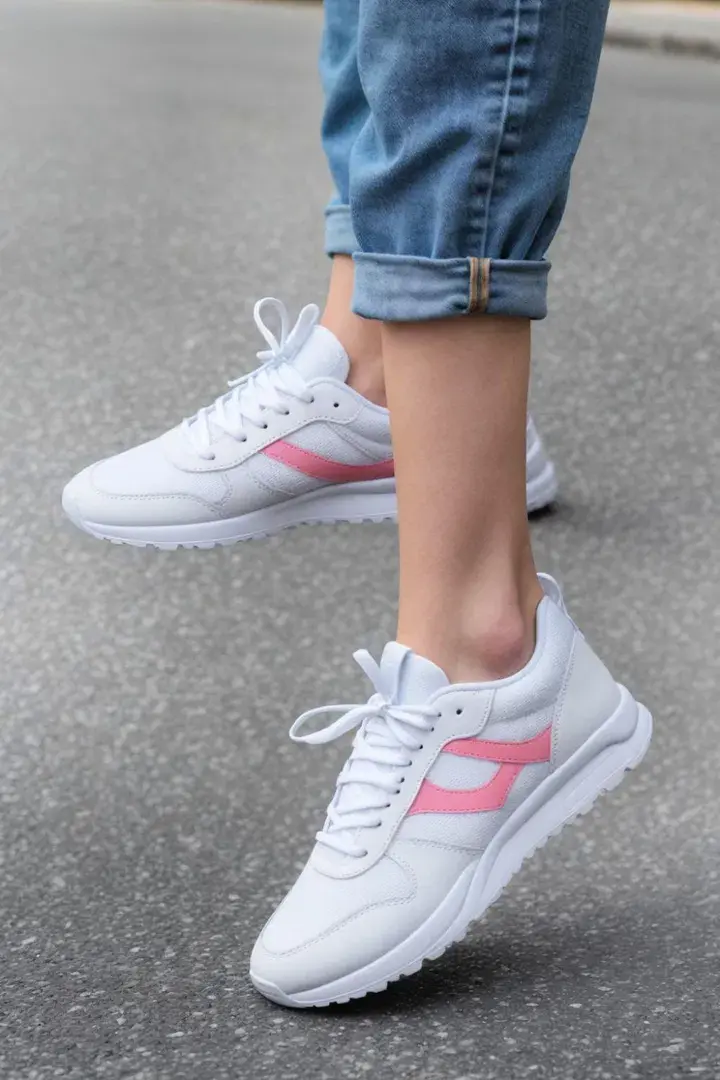 Sneakers spring outfits