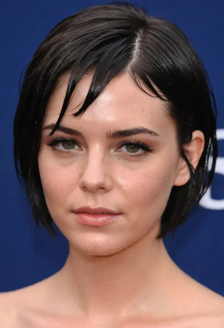 Wet Look Short Hairstyle For Women 